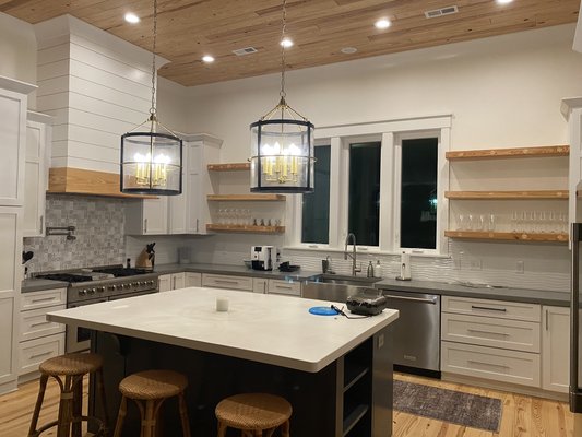 Cabinet/Walls Painted - Beautiful home with a fresh coat of paint to brighten up the inside giving it that boho finish Cabinet/Walls Painted - Beautiful home with a fresh coat of paint to brighten up the inside giving it that boho finish