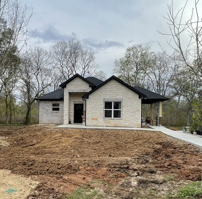 1400 SF Guest House 
2 Beds 2.5 Bathrooms - This project was done for our Clients from start to finish. They started with our Architects to start designing the house. After 3 revisions we submitted to the city and applied for permits. After 45 days we were approved and broke ground. We started by bringing in 75 loads of select field to build the foundation pad. The whole construction took 90 days from start to finish. Everything was custom made from bathrooms to cabinets! It was a fun project with an amazing outcome