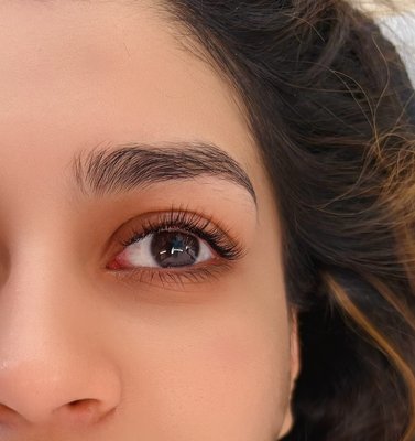 Eyelash Extension Classic Set - The Eyelash Extension Classic Set applies individual synthetic extensions to enhance length and thickness for a natural, fuller look.