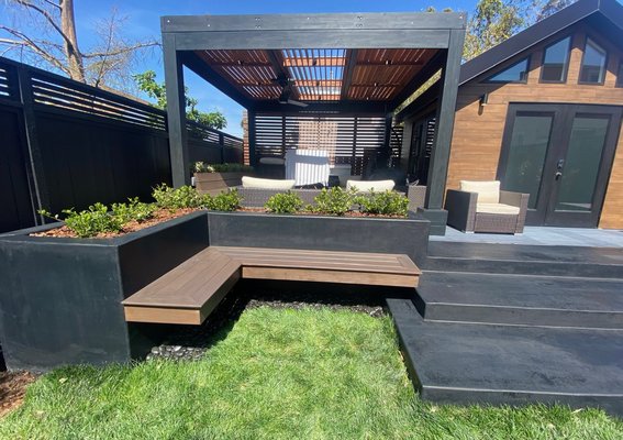 Back Yard Remodel - We give this yard a complete change! We remove the old concrete and we added a new and nice black cement. Also, we made a kitchen to enjoy the sunny days with the family outside