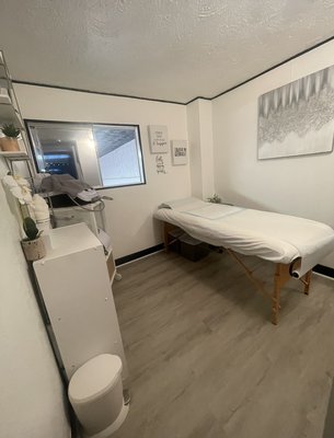 Salon Suite Rental - Salon Suite Rentals Available!
Looking for your own space to grow your beauty business? Our private, fully equipped salon suites are the perfect place for independent stylists, estheticians, and other beauty professionals.
What We Offer:
• Fully Furnished & Private Suites: Everything you need to start or grow your business.
• Flexible Lease Terms: No long-term commitments!
• Prime Location: High-traffic area to attract clients.
• Affordable Pricing: Competitive rates with all utilities included.
• Professional Environment: Perfect for independent professionals looking for a quiet, professional space Salon Suite Rental - Salon Suite Rentals Available!
Looking for your own space to grow your beauty business? Our private, fully equipped salon suites are the perfect place for independent stylists, estheticians, and other beauty professionals.
What We Offer:
• Fully Furnished & Private Suites: Everything you need to start or grow your business.
• Flexible Lease Terms: No long-term commitments!
• Prime Location: High-traffic area to attract clients.
• Affordable Pricing: Competitive rates with all utilities included.
• Professional Environment: Perfect for independent professionals looking for a quiet, professional space