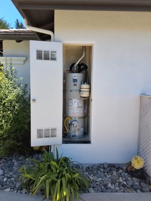 Water heater installation - Client had a leaking water heater that was not up to code, we installed a new Bradford White 40 gallon natural gas water heater and brought it up to code with permit. Water heater installation - Client had a leaking water heater that was not up to code, we installed a new Bradford White 40 gallon natural gas water heater and brought it up to code with permit.