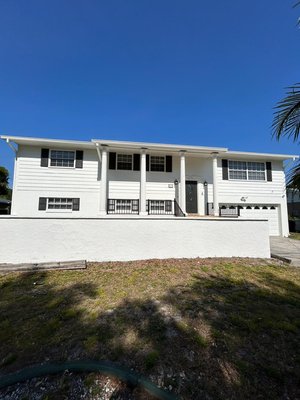 A new paint job can transform your home. - This exterior painting project, we did all the preparation, we started with pressure washing, we sealed all the cracks and windows, we applied a coat of prime loxon and 2 coats of paint, the first coat on the roller and the second coat on the spray, making one layer to last 7 to 10 years until the next painting. A new paint job can transform your home. - This exterior painting project, we did all the preparation, we started with pressure washing, we sealed all the cracks and windows, we applied a coat of prime loxon and 2 coats of paint, the first coat on the roller and the second coat on the spray, making one layer to last 7 to 10 years until the next painting.