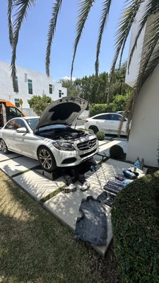 Oill Change - Oil change from the customer's home with all the care to be taken into account. Performed on a Mercedes C Class 2017. Oill Change - Oil change from the customer's home with all the care to be taken into account. Performed on a Mercedes C Class 2017.