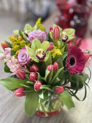 Everyday floral design - We create custom seasonal floral designs for any occasion and budget. Everyday floral design - We create custom seasonal floral designs for any occasion and budget.
