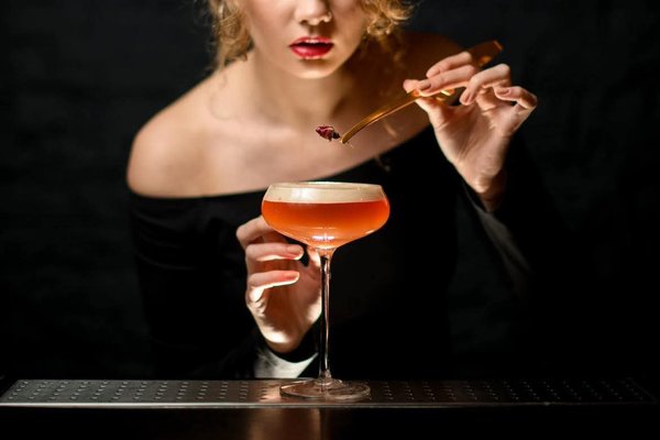 Winter weddings - Tell us some of your favorite flavors and sprits and we’ll come up with an upscale cocktail menu just for you and your guests! Winter weddings - Tell us some of your favorite flavors and sprits and we’ll come up with an upscale cocktail menu just for you and your guests!