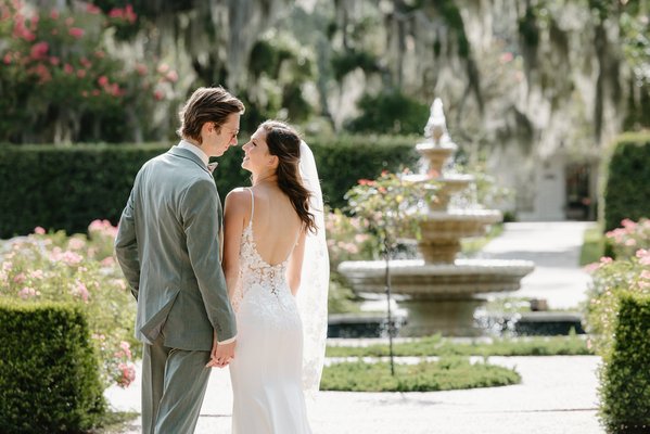 Leu Gardens Weddings - I photograph many weddings, elopements, and photo sessions at Leu Gardens.
Whether it's an intimate and casual wedding in Florida's largest rose garden with family and friends, an early morning micro wedding at the South Trellis, or a more formal wedding in the Idea Garden, I've photographed many weddings and elopements at Harry P. Leu Gardens in Orlando.
Harry P. Leu Gardens is a 50-acre botanical oasis located just minutes from downtown Orlando. It is one of the most popular micro wedding venues in Central Florida because it offers a "destination" feel with historic charm and massive botanical diversity without requiring a trip far from the city. Leu Gardens Weddings - I photograph many weddings, elopements, and photo sessions at Leu Gardens.
Whether it's an intimate and casual wedding in Florida's largest rose garden with family and friends, an early morning micro wedding at the South Trellis, or a more formal wedding in the Idea Garden, I've photographed many weddings and elopements at Harry P. Leu Gardens in Orlando.
Harry P. Leu Gardens is a 50-acre botanical oasis located just minutes from downtown Orlando. It is one of the most popular micro wedding venues in Central Florida because it offers a "destination" feel with historic charm and massive botanical diversity without requiring a trip far from the city.