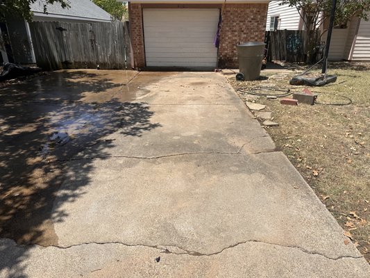 driveway cleaning - This driveway has never been cleaned before. Now it looks brand new! driveway cleaning - This driveway has never been cleaned before. Now it looks brand new!