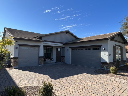 Exterior painting in Gilbert - This beautiful exterior located in Gilbert was completed using Dunn Edwards spartashield exterior premium paint.