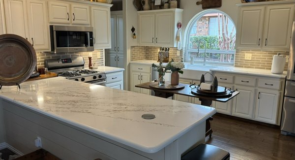Kitchen remodel - This beautiful kitchen refresh was completed in a week from the first hammer swing to final delivery. Proper coordination between subcontractors and constant communication with customers is a huge part of the white glove approach we take with our clients. From the beginning you can expect top notch service from our sales team as we walk you through the process. Industry experts in each trade involved, maintain a clean and professional environment so your stress is reduced as much as possible, and you can rest knowing the project is in the best hands possible. If you are looking for the cheapest company that will cut corners where they have to and make you a nervous wreck, that’s not us. If you don’t mind paying for peace of mind please and you’re ready to start as soon as possible please reach out.
