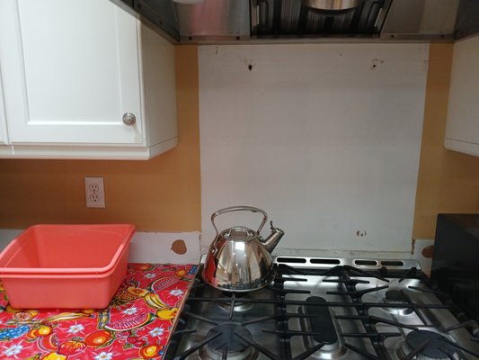 Kitchen backsplash - This kitchen was somewhat outdated. A tiled backsplash is essential to any kitchen remodeling work.