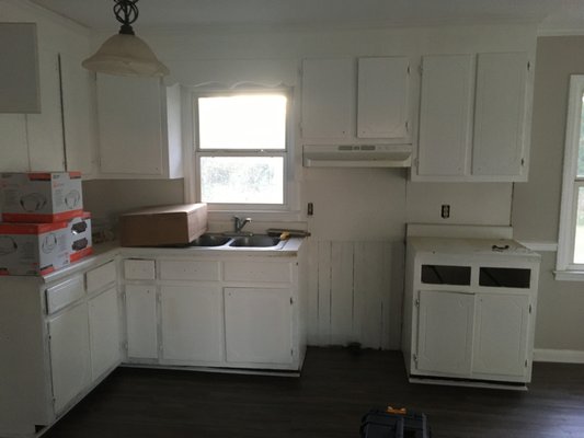 Kitchen Remodeling - The kitchen really expired. The entire kitchen remodeled. Include the floor, walls and openings the plumbing renewed. The kitchen provide cooking feasible an durability of work is clear.