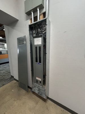 Commercial Panel Upgrade - Custer was adding in some new equipment and needed a 200Amp panel upgraded to 400amp.
Job was done after hours so that we didn’t disturb their hours operation. Commercial Panel Upgrade - Custer was adding in some new equipment and needed a 200Amp panel upgraded to 400amp.
Job was done after hours so that we didn’t disturb their hours operation.