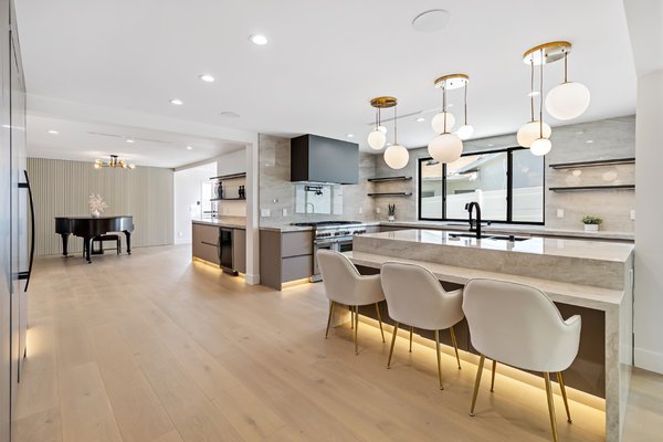 Encino - General Remodeling - We built this home as a rental property, seeking the right balance between cost efficiency without sacrificing quality or design.  The result is a modern-looking home with a stunning kitchen as its center-piece, combining all the latest comforts in automation and convenience, to comfortable family-living.