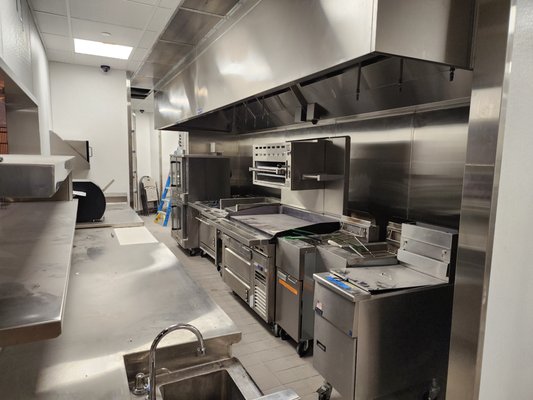 Post Construction Kitchen Clean up - After construction or renovation, kitchens are often left covered in dust, debris, and stubborn residue. ELDA Cleaning Services provides a detailed post-construction kitchen clean-up—removing all dust, wiping down cabinets, scrubbing appliances, polishing surfaces, sanitizing prep areas, and making the entire space shine. We restore your kitchen from construction chaos to clean, safe, and move-in ready.