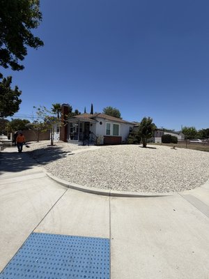 Front Yard Gravel Installation - Customer contacted us to give a fresh new look to their front yard, we came out, inspected the job that needs to be done, and completed it in under 2 days.