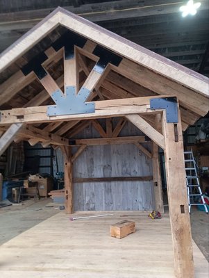 Charming pavilion - Introducing our charming pavilion crafted from reclaimed barn timbers, a true testament to timeless beauty and sustainability. This structure not only stands out for its aesthetic appeal but also its sturdy functionality.

🌲 Timber Type: Reclaimed Barn Timbers 📏 Dimensions: 13x17 feet 🔩 Joinery: Industrial-style Steel Plates 🏠 Roof: Reclaimed corrugated metal, perfect for that rustic look.

Perfect for enjoying those serene outdoor moments, our pavilion combines durability with a touch of class. Whether you're looking for a cozy retreat or a gathering spot, this pavilion is designed to cater to all your needs!