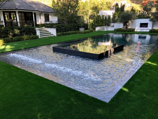 New Pool - Encino - This beautiful perimeter-edge flow pool has black ceramic tile and a 4 sided Infiniti edge spa in the Baja shelf.