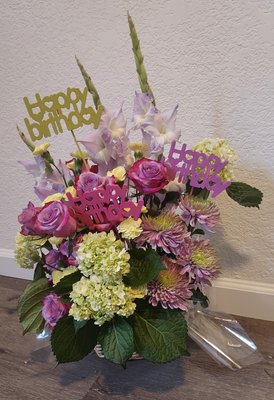 Fresh Flower Basket - Fresh cut flower baskets can be designed for any occasion, budget, and flower choices. They are easier to maintain and last longer than bouquets. I love working with my customers to create a personalized flower gift. Fresh Flower Basket - Fresh cut flower baskets can be designed for any occasion, budget, and flower choices. They are easier to maintain and last longer than bouquets. I love working with my customers to create a personalized flower gift.
