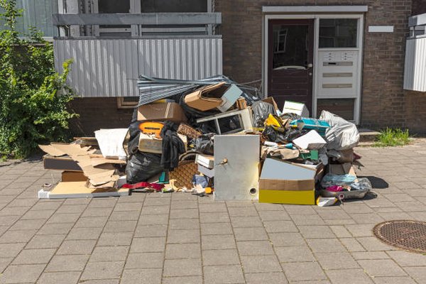 Junk removal & hauling - We completed a full junk removal service, cleaning out unwanted items from property quickly and efficiently.