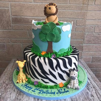 Custom Cakes - At Domingos Bakery, we turn your dreams into customized cakes that enchant. Indulge in the unique taste and stunning appearance of our creations. Celebrate special moments with us Custom Cakes - At Domingos Bakery, we turn your dreams into customized cakes that enchant. Indulge in the unique taste and stunning appearance of our creations. Celebrate special moments with us
