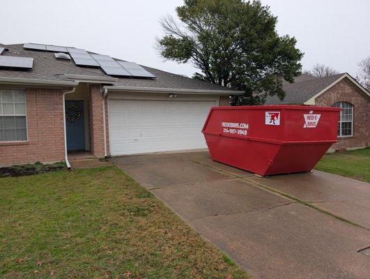 15 Yard Roll-Off Dumpster - Holds: 15 Cubic Yards (Approximately 6 pick-up trucks full)
Dimensions: 12' x 6' x 6'
Description: This dumpster is the size of a small SUV. It is perfect for large remodel projects, contractors, or large home clean outs. This dumpster is a great affordable substitute for those who do not want or need the capacity of a 20- or 30-yd dumpter. 15 Yard Roll-Off Dumpster - Holds: 15 Cubic Yards (Approximately 6 pick-up trucks full)
Dimensions: 12' x 6' x 6'
Description: This dumpster is the size of a small SUV. It is perfect for large remodel projects, contractors, or large home clean outs. This dumpster is a great affordable substitute for those who do not want or need the capacity of a 20- or 30-yd dumpter.
