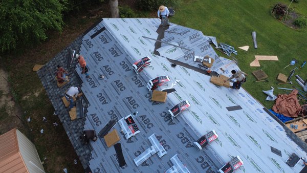 Silsbee, Texas Roof Replacement - For a homeowner in Silsbee, a new roof represents more than just an upgrade; it signifies peace of mind. We recently delivered that assurance by completing a roof replacement project, installing 18 squares of resilient TAMKO Titan XT shingles. The previous roof, over 20 years old, was replaced to enhance the home's protection and longevity. Silsbee, Texas Roof Replacement - For a homeowner in Silsbee, a new roof represents more than just an upgrade; it signifies peace of mind. We recently delivered that assurance by completing a roof replacement project, installing 18 squares of resilient TAMKO Titan XT shingles. The previous roof, over 20 years old, was replaced to enhance the home's protection and longevity.