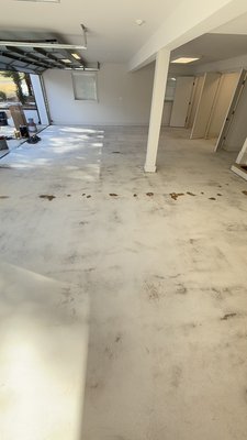 Garage Transformation Pro: 3-Car Makeover - Have you noticed that epoxy garage floors crack, peel, and lose their appearance over time? ➡ This happens because epoxy becomes brittle and cannot withstand temperature changes or heavy loads.

Our poluaspartic coating, on the other hand, provides durability and longevity, outperforming epoxy by 10 times in strength and reliability.

Benefits of poluaspartic coating:
✔ Penetrates concrete for a strong bond
✔ 10 times stronger than epoxy
✔ One-day installation
✔ Easy to maintain
✔ Glossy finish, UV-resistant
✔ Withstands high temperatures and impacts
✔ Protects against moisture, stains, and chemicals
✔ Highly scratch-resistant and non-slip

📞 Leave your application now, and we’ll contact you to provide a free estimate.