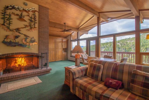 Homestead Vacation Home - This tastefully decorated vacation home offers a designer kitchen with dining for 12 and a spacious living room featuring a cathedral ceiling, wood-burning fireplace, and south-facing windows showcasing mountain peaks. It comfortably sleeps a large family or group, with two separate bedrooms, one with a king and the other with a queen bed, plus a wall bed and sofa sleeper in the living area.
Outdoor spaces include a north patio, extended deck, and a private 5-person hot tub, all perfect for enjoying the views. (Max Capacity 8, includes infants; children under 10 require pre-approval due to a Day Spa on the first level.) Amenities include air conditioning, high-speed WIFI, Smart TVs with streaming apps, luxurious bedding & linens (non-down available on request), a DVD library in the lobby, hair dryer, iron and board, complimentary coffee and a charcoal BBQ grill. Homestead Vacation Home - This tastefully decorated vacation home offers a designer kitchen with dining for 12 and a spacious living room featuring a cathedral ceiling, wood-burning fireplace, and south-facing windows showcasing mountain peaks. It comfortably sleeps a large family or group, with two separate bedrooms, one with a king and the other with a queen bed, plus a wall bed and sofa sleeper in the living area.
Outdoor spaces include a north patio, extended deck, and a private 5-person hot tub, all perfect for enjoying the views. (Max Capacity 8, includes infants; children under 10 require pre-approval due to a Day Spa on the first level.) Amenities include air conditioning, high-speed WIFI, Smart TVs with streaming apps, luxurious bedding & linens (non-down available on request), a DVD library in the lobby, hair dryer, iron and board, complimentary coffee and a charcoal BBQ grill.