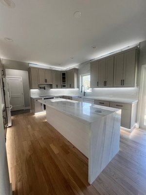 Custom Kitchen Countertops Project - This project involved the fabrication and installation of custom stone countertops for a kitchen renovation. The goal was to create a clean, durable, and visually strong centerpiece that complements the space.

From material selection to final installation, the project was completed with attention to detail, precision craftsmanship, and professional standards.