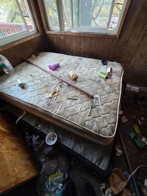 DEEP CLEANING - DEEP CLEANING IN CRESTLINE CA. KITCHEN AND LIVING ROOM WERE IN SAME CONDITION AND THIS TOOK A TOTAL OF 4 HOURS AND THE COST ONLY CAME OUT TO $405