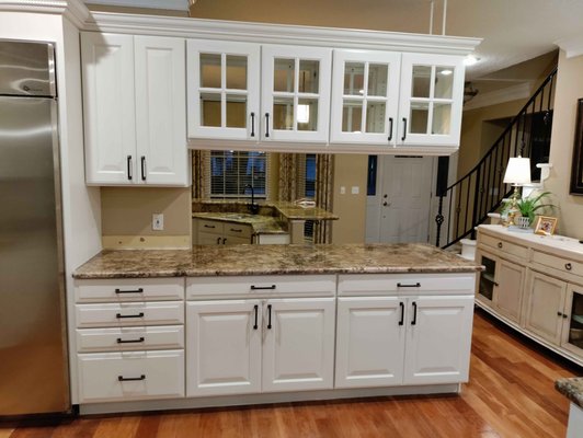 Before & After Photos - Check out our before and after photos to see the amazing changes we make with our cabinet refinishing services. Watch as old cabinets become beautiful and new again. 

Get inspired for your own cabinet makeover and contact us today for a free estimate!