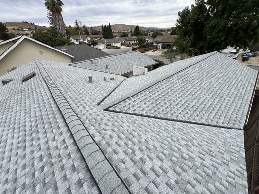 New Shingle Roof in San Mateo - Another successful shingle roof replacement completed in San Mateo, delivering a durable, weather-resistant roofing system designed for long-term performance and curb appeal. The project included a full tear-off of the existing roof, detailed inspection of the roof decking, and installation of a brand-new architectural asphalt shingle system.
We upgraded all critical components of the roof, including underlayment, flashings, and ventilation, to ensure proper water protection, airflow, and compliance with local building codes. The new shingles provide enhanced resistance to wind, moisture, and sun exposure, ideal for the Bay Area climate, while giving the home a clean, modern finish. New Shingle Roof in San Mateo - Another successful shingle roof replacement completed in San Mateo, delivering a durable, weather-resistant roofing system designed for long-term performance and curb appeal. The project included a full tear-off of the existing roof, detailed inspection of the roof decking, and installation of a brand-new architectural asphalt shingle system.
We upgraded all critical components of the roof, including underlayment, flashings, and ventilation, to ensure proper water protection, airflow, and compliance with local building codes. The new shingles provide enhanced resistance to wind, moisture, and sun exposure, ideal for the Bay Area climate, while giving the home a clean, modern finish.
