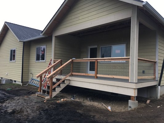 Deck and hog wire hand rail - Timber tech decking with cedar hand railing and hog panel blaster.