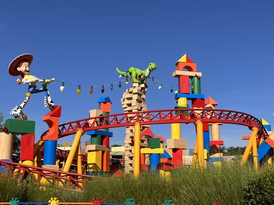 Walt Disney World - Disney World in Orlando, FL has 4 theme parks, 2 water parks and something magical for everyone! Walt Disney World - Disney World in Orlando, FL has 4 theme parks, 2 water parks and something magical for everyone!