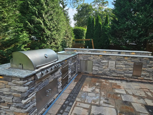 Outdoor Kitchens - A quality outdoor kitchen project is one that seamlessly combines functionality, aesthetics, and durability.
