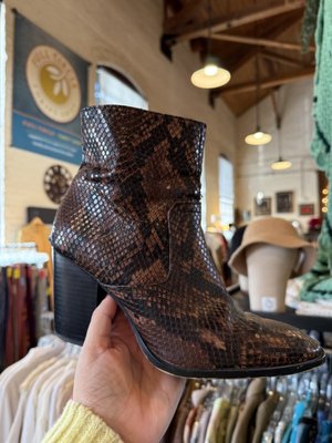 Merchandise - Here are some fun items that you may find while shopping at Full Circle Thrift