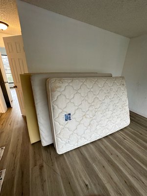 Rental Clean Up - A realtor reached out to us on a time crunching deadline to clear out their unit with all types of items the previous tenants left behind. Our crew came in to work efficiently and swiftly to remove all the remains, leaving the unit prepared for cleaning!