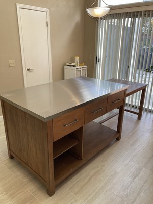 Kitchen Island Project - Like this project a lot. Very nice rustic kitchen island.
It took only 3 hours to assembly