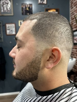 Skin fade and hot towel, hot lather, straight razor shave and lineup. - Skin fade. Straight razor shave and lineup