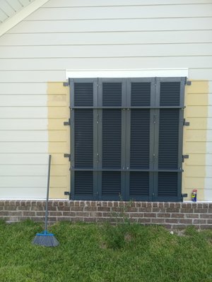 Bi fold Colonial - 4 bifold colonials on Hardie board siding Bi fold Colonial - 4 bifold colonials on Hardie board siding