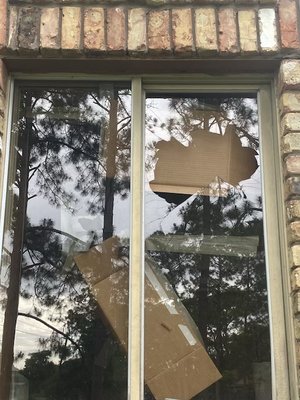 House window repair - This house window was broken on accident by a couple of kids throwing the ball. Wanting to not make a big fuss out of it, the parents called and had us service the neighbors before any other potential damages could be made. Thankfully no-one was hurt, and it was serviced quick enough to seem like nothing had happened! House window repair - This house window was broken on accident by a couple of kids throwing the ball. Wanting to not make a big fuss out of it, the parents called and had us service the neighbors before any other potential damages could be made. Thankfully no-one was hurt, and it was serviced quick enough to seem like nothing had happened!