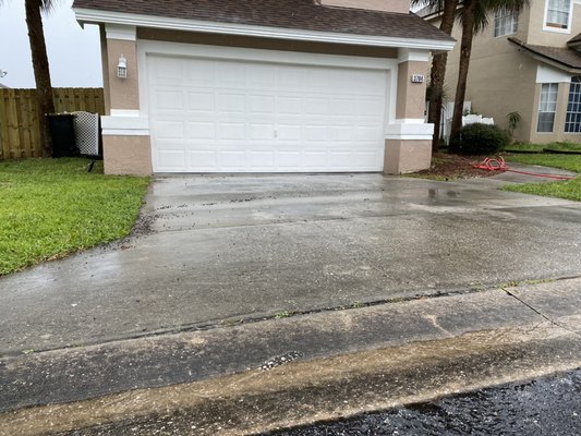 HOA Cleaning - This job was an emergency, done in the pouring rain. HOA sent them an email threatening to charge them for not up keeping the property. We made sure they weren’t fined. They called us and 45 min later we were there getting the job done HOA Cleaning - This job was an emergency, done in the pouring rain. HOA sent them an email threatening to charge them for not up keeping the property. We made sure they weren’t fined. They called us and 45 min later we were there getting the job done