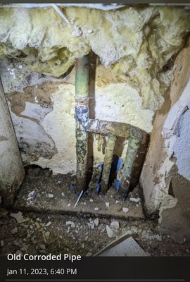 New pipers - This customer had old rusted pipes that were leaking. We replace with nice new clean pipes. New pipers - This customer had old rusted pipes that were leaking. We replace with nice new clean pipes.