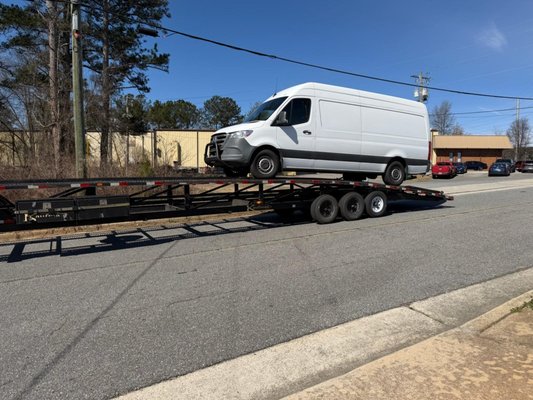Atención en Español | Transporte de Vehículos - ¿Necesitas transportar tu vehículo y prefieres hacer todo el proceso en español? Estamos aquí para ayudarte.
En DQ Trans LLC contamos con atención completamente en español para que puedas cotizar, coordinar y darle seguimiento al transporte de tu vehículo con tranquilidad y sin barreras de idioma.
Te explicamos cada paso claramente y coordinamos tu transporte puerta a puerta con carriers verificados y asegurados.
✓ Atención personalizada en español
✓ Servicio puerta a puerta
✓ Transporte Open & Enclosed
✓ Carriers verificados y asegurados
✓ Nombre y teléfono directo del conductor
✓ Certificado de seguro una vez asignado
✓ Fotos durante la recogida y entrega
✓ Actualizaciones durante el transporte
✓ Servicio en los 50 estados
✓ Alaska, Hawaii y Puerto Rico
Tu carro está en Estados Unidos, pero tu servicio puede ser completamente en español. 🇺🇸🇨🇴
Llámanos. Nosotros nos encargamos del resto. Atención en Español | Transporte de Vehículos - ¿Necesitas transportar tu vehículo y prefieres hacer todo el proceso en español? Estamos aquí para ayudarte.
En DQ Trans LLC contamos con atención completamente en español para que puedas cotizar, coordinar y darle seguimiento al transporte de tu vehículo con tranquilidad y sin barreras de idioma.
Te explicamos cada paso claramente y coordinamos tu transporte puerta a puerta con carriers verificados y asegurados.
✓ Atención personalizada en español
✓ Servicio puerta a puerta
✓ Transporte Open & Enclosed
✓ Carriers verificados y asegurados
✓ Nombre y teléfono directo del conductor
✓ Certificado de seguro una vez asignado
✓ Fotos durante la recogida y entrega
✓ Actualizaciones durante el transporte
✓ Servicio en los 50 estados
✓ Alaska, Hawaii y Puerto Rico
Tu carro está en Estados Unidos, pero tu servicio puede ser completamente en español. 🇺🇸🇨🇴
Llámanos. Nosotros nos encargamos del resto.