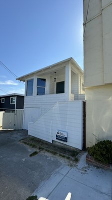 We installed James Hardy Arctic white lap Siding with wood shingles - A modern look, fire-resistant materials, and premium finishes.
This San Francisco California remodel is now safer, stronger, and worth more.
Upgrade your exterior with experts who deliver results.