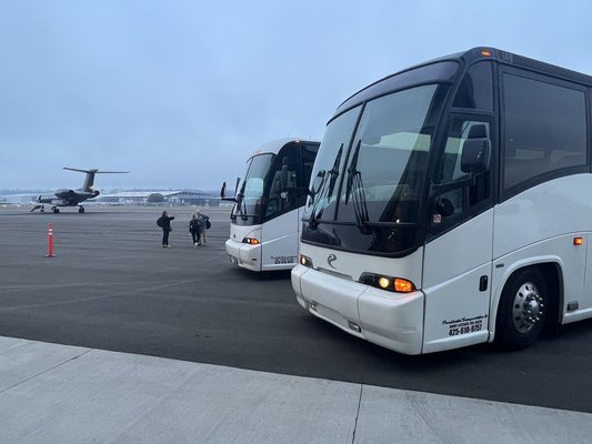 Seattle Wine Tours - Enjoy a memorable day of wine tasting with private transportation from Seattle to Washington's wine country. Travel comfortably with your group while visiting wineries, tasting rooms, and scenic vineyard destinations. With a professional chauffeur handling the drive, everyone can relax and enjoy the experience from the first stop to the ride home.