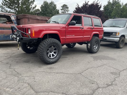 2000 Jeep Cherokee - -BDS 4.5” long arm kit
-33x12.50x17 Nitto Trail Grappler M/T (x5)
-17” Icon Rebound (Titanium)
-Adam’s Drive Shaft slip yoke eliminator
-1.25” wheel spacers
-Wheel alignment
Checkout the before and after pictures! Jeep turned out great! 2000 Jeep Cherokee - -BDS 4.5” long arm kit
-33x12.50x17 Nitto Trail Grappler M/T (x5)
-17” Icon Rebound (Titanium)
-Adam’s Drive Shaft slip yoke eliminator
-1.25” wheel spacers
-Wheel alignment
Checkout the before and after pictures! Jeep turned out great!