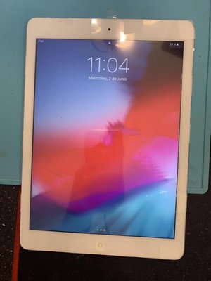 iPad 4 Glass Replacement - Type of repair: iPad 4 Glass Replacement  
Repair price: $80
Repair time: 2-3 hours
Warranty: Lifetime warranty for all technical problems