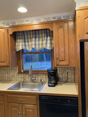 Beautiful Oak & Granite Remodel - This remodel was done on a 90's style country kitchen; we removed the old countertops and replaced them with a beautiful granite slab that perfectly complements the oak cabinets and the existing backsplash. D&C Granite strives to enhance your existing space, ensuring the new countertops can be a perfect match for your already wonderful space! Beautiful Oak & Granite Remodel - This remodel was done on a 90's style country kitchen; we removed the old countertops and replaced them with a beautiful granite slab that perfectly complements the oak cabinets and the existing backsplash. D&C Granite strives to enhance your existing space, ensuring the new countertops can be a perfect match for your already wonderful space!